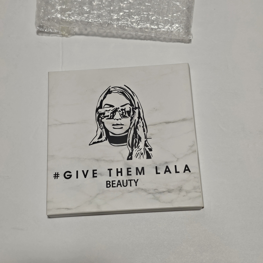 NEW Give them LaLa Beauty: The Grown Woman Eyeshadow Palette - Picture 5 of 6